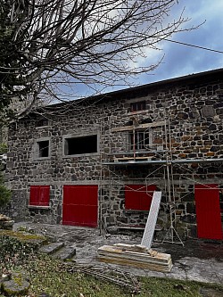 Ouverture dans mur en pierre Transformation de façade